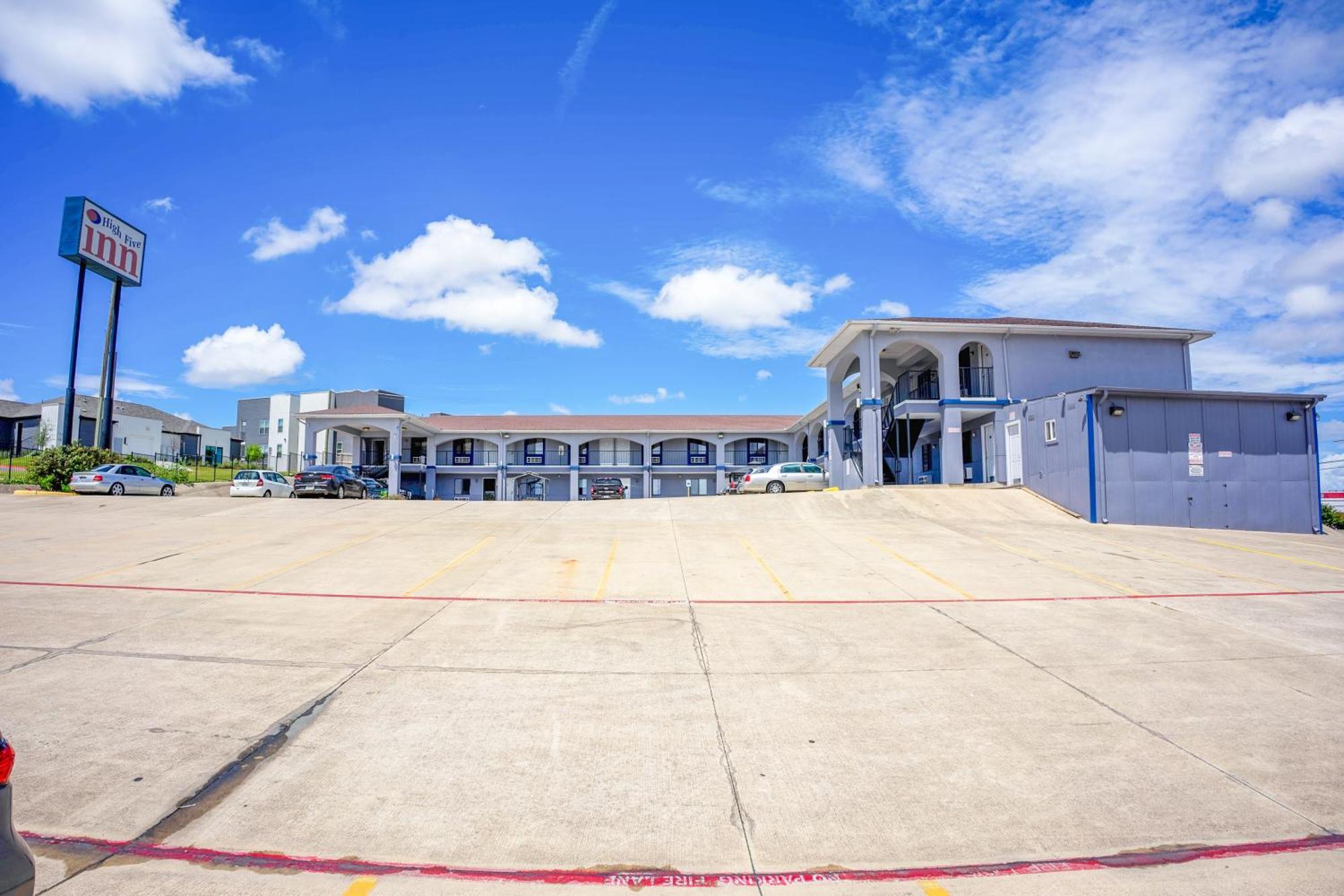 High Five Inn By Oyo Killeen Exterior photo